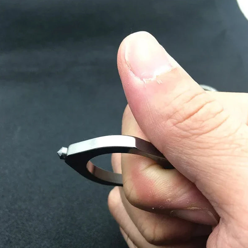 Speciális kulcstartó önvédelemhez