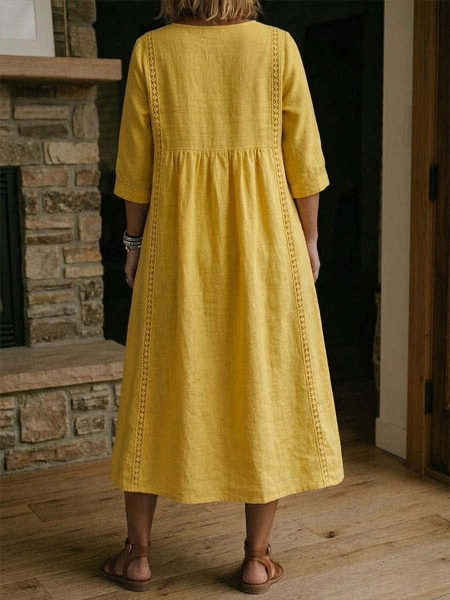 Laza, lezser ruha lenvászon és pamut anyagból, csipkeszegéllyel.