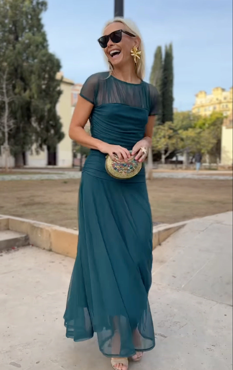 Női lezser sifon ruha kerek nyakkal és varrással