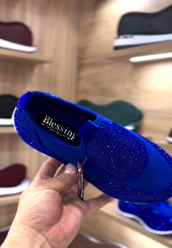 Divatos, mindennapi cipők kristályokkal