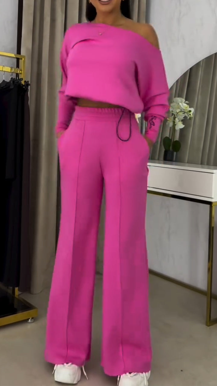 Női kosztüm laza, váll nélküli blúzzal és lezser nadrággal