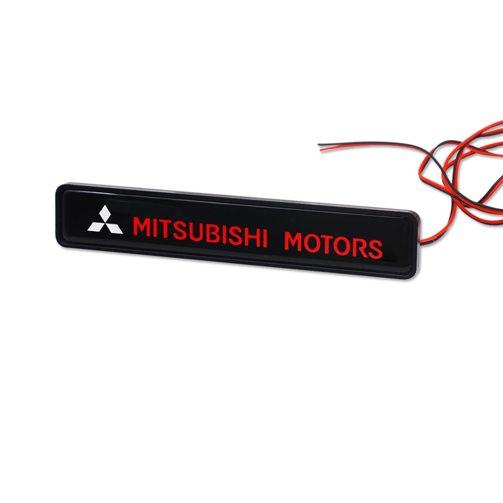 Forró akció ✨50% kedvezmény ✨Stílusos, hangulatos LED lámpa logóval az autó középső hűtőrácsára