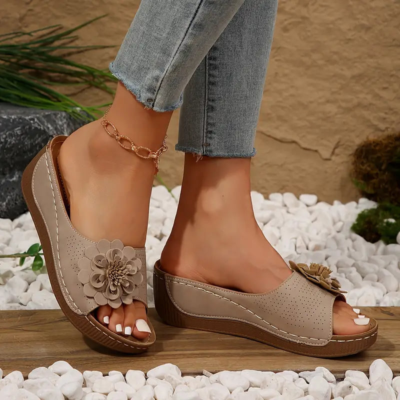 🔥 Utolsó nap 50% kedvezmény - Női virágos szandál