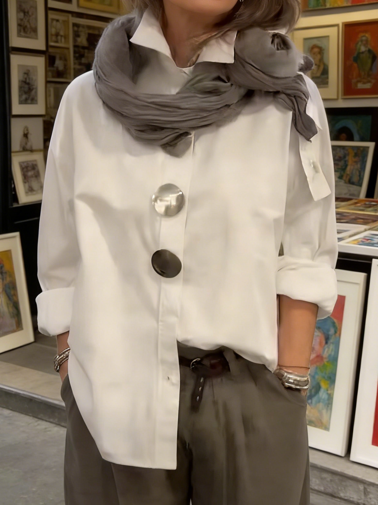 Elegáns pamut és lenvászon blúz állógallérral és fémgombokkal