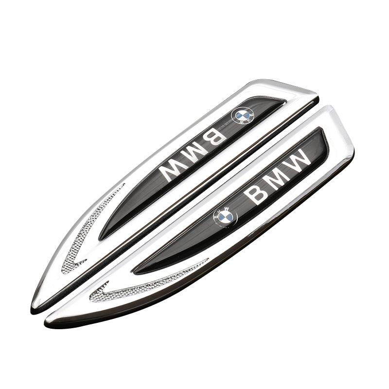 Univerzális autómatrica logóval, fém, személyre szabott (2 db)