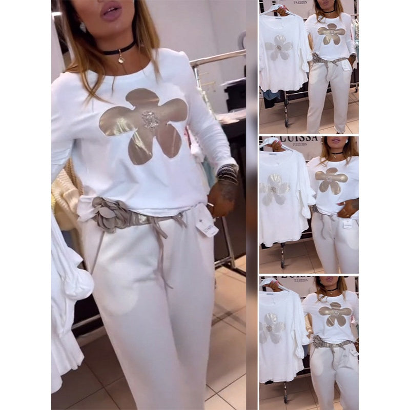 Női felső virágmintával és nyakkivágással