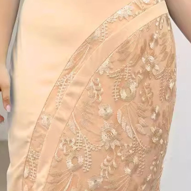 Elegáns csipkeruha virágokkal