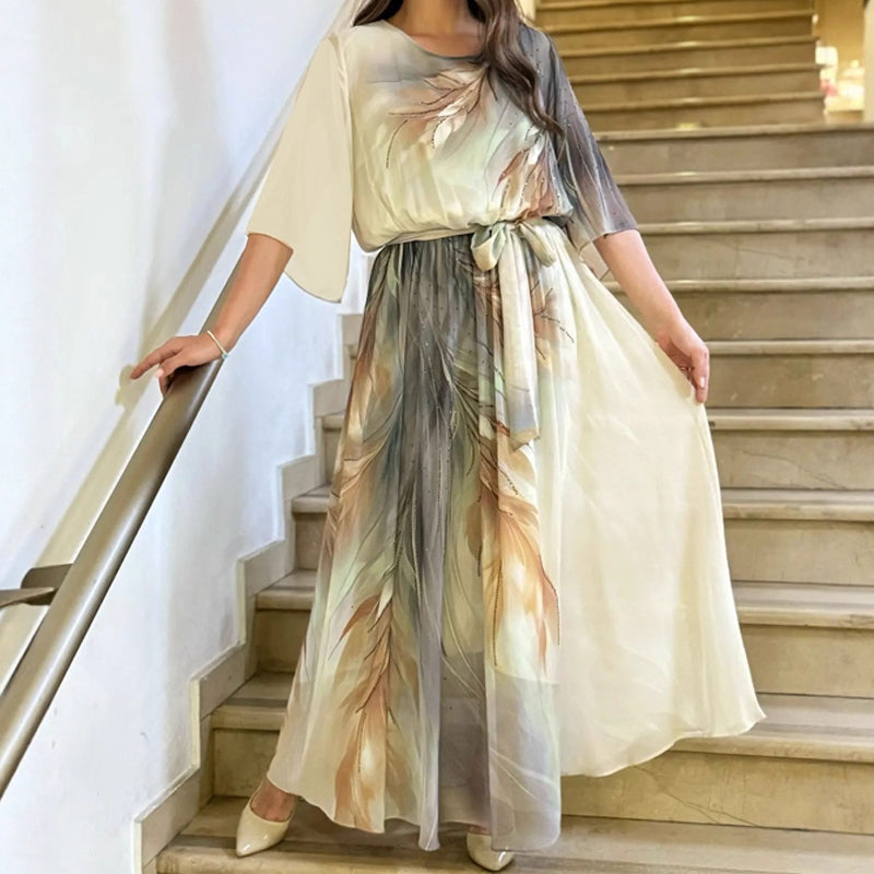 Mintás, kerek nyakú maxi ruha övvel