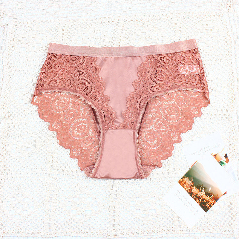 Kényelmes és varrásmentes bugyi elegáns csipkével